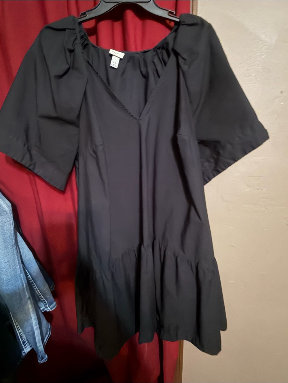 Women’s Black V-Neck Short Sleeve Dress